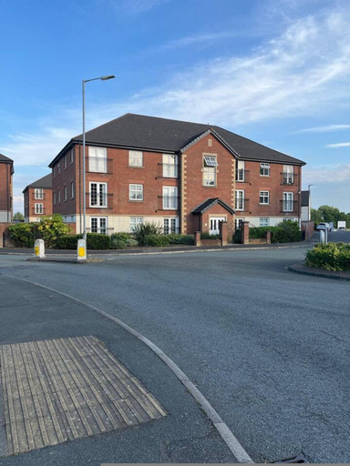 Others 5, 2B 2B Haydock Flat M6 J23 A580 Gated Parking, Saint Helens