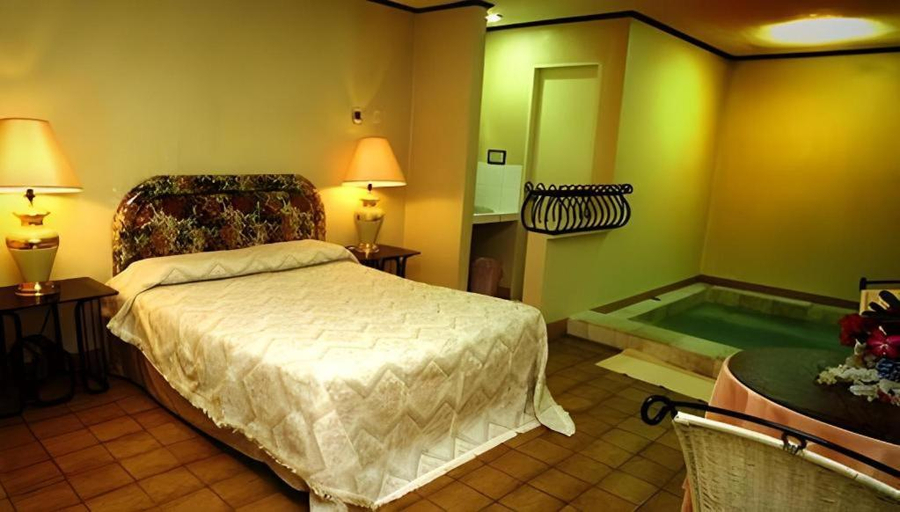 Bedroom 2, City of Springs Hotel, Los Baños