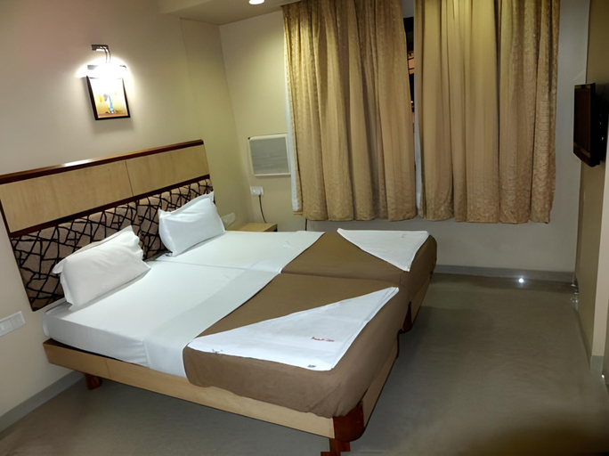 Others 5, Konark Inn, Thane