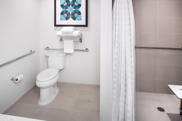 Bathroom 3, Hyatt House Nashville at Vanderbilt, Davidson