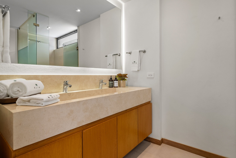 Others 4, New Home 1BR Condo in La Cruz With AC, Pool, Wifi, Balcony, and Full Kitchen, Compostela