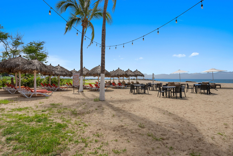 Others 4, New Home 3BR Condo Near the Ocean With Pool, Gym, AC, and Full Kitchen, Compostela