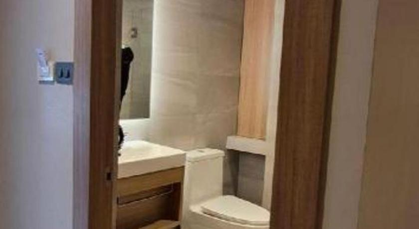 Bathroom 4, Dusit Hotel, Muang Sakon Nakhon