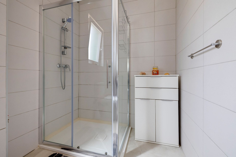 Others 2, Charming Central Apartment, Your Perfect Getaway