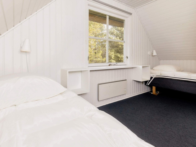 Bedroom 2, 8 Person Holiday Home in Blavand, Varde