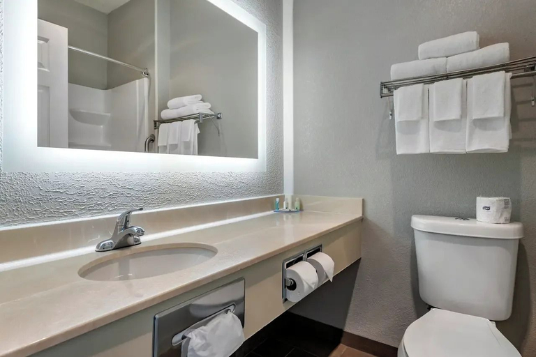 Bathroom 4, Quality Inn Kirksville, Adair