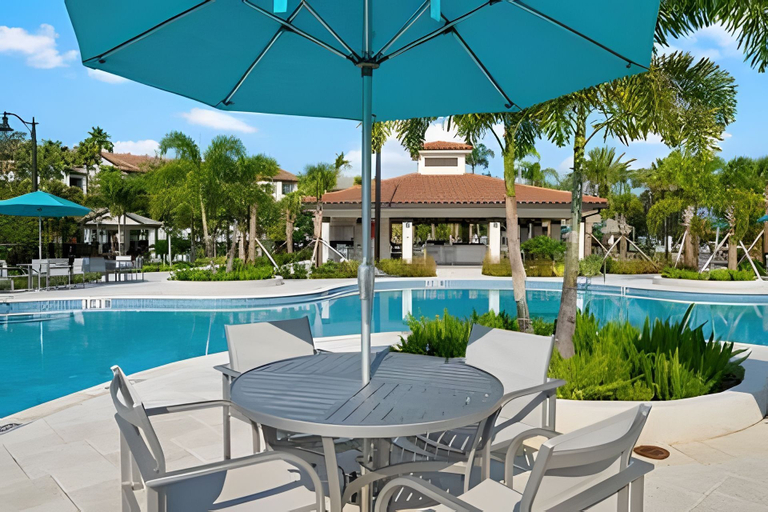 Others 1, Vista Cay 4BR Condo w/ Balcony & Foosball Fun, Orange