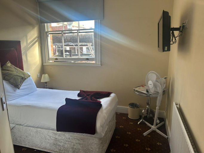 Bedroom 2, The White Swan Hotel Bar & Restaurant, Warwickshire