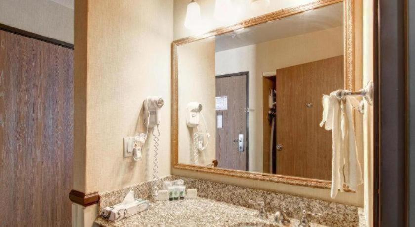 Bathroom, Folk Inn Ontario Airport, San Bernardino