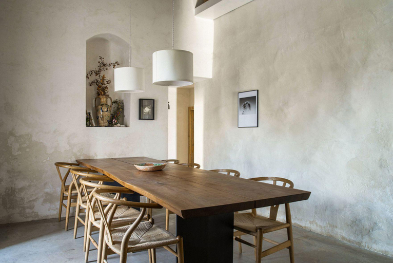 Others 3, Casa Balat, Syracuse