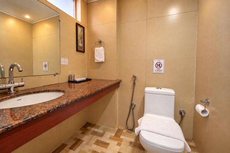 Bathroom 4, Summit Oakden Resort & Spa at Mall Road, Darjiling