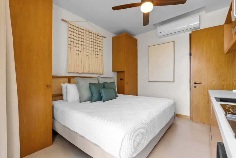 Others 2, New Home 3BR Condo Near the Ocean With Pool, Gym, AC, and Full Kitchen, Compostela