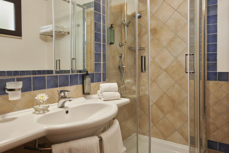 Bathroom 5, Torreserena Resort, Taranto