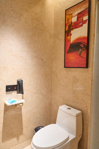 Bathroom 5, Ramada Wyndham Zhengzhou Xinzheng, Zhengzhou