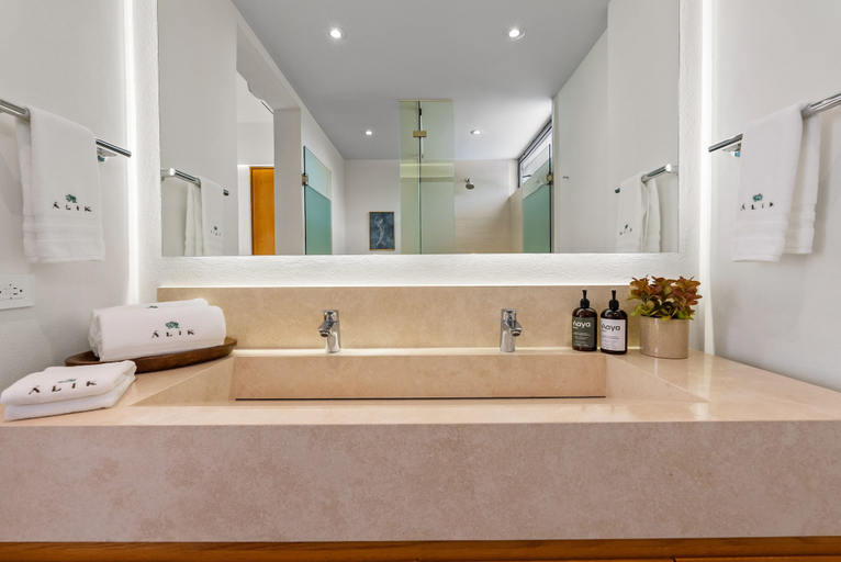 Others 2, New Home 1BR Condo in La Cruz With AC, Pool, Wifi, Balcony, and Full Kitchen, Compostela