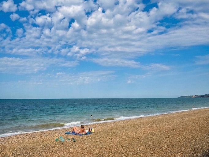 Others 5, Stunning Sea View Flat on The Leas Panoramic Estuary Sunsets, Steps to Beach, Kent