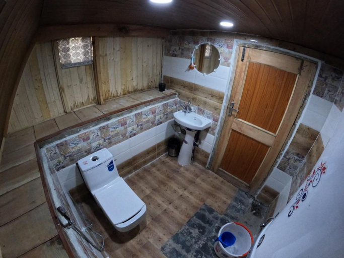 Bathroom, The Shire - Arathorn villa, Kullu