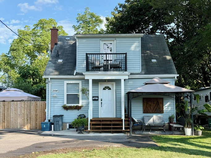 Others 3, Spacious 4BR Retreat w Balcony & Gazebo, Brant