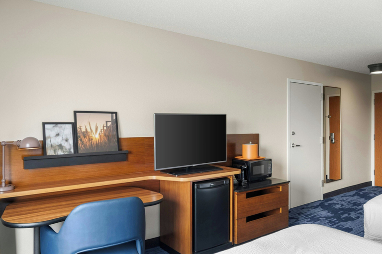 Bedroom 2, Fairfield Inn & Suites by Marriott Madison West/Middleton, Dane