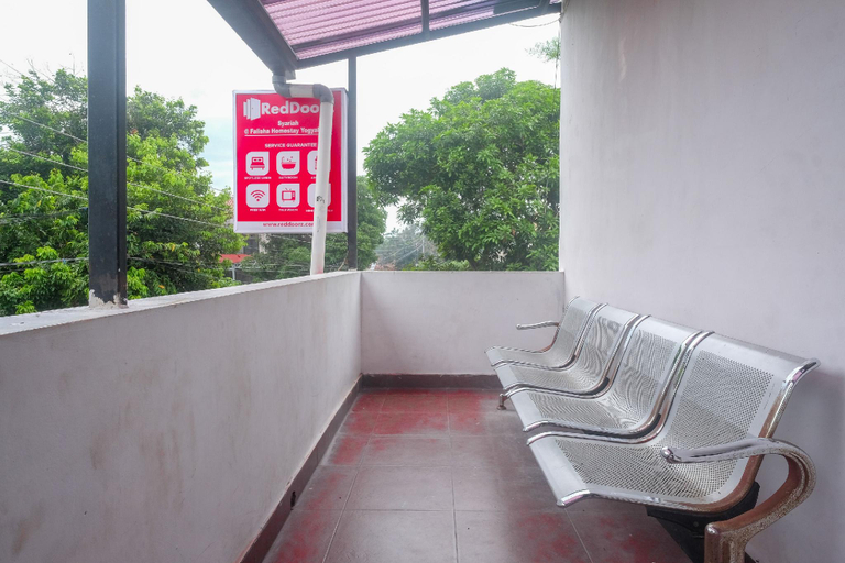 Public Area, RedDoorz Syariah @ Falisha UMY, Sleman