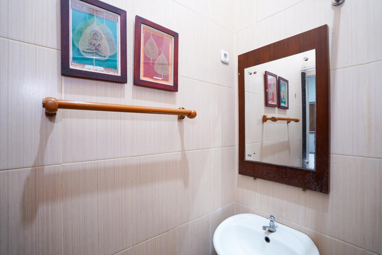 Bathroom 5, Griya Nalendra Guest House, Yogyakarta