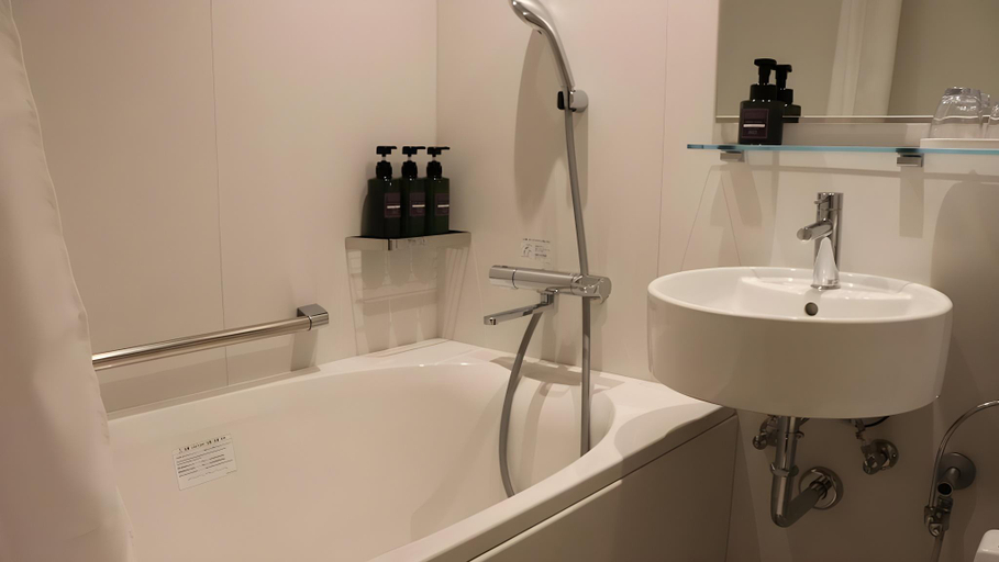 Bathroom 4, Shin-Osaka Station Hotel, Osaka