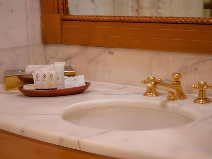 Bathroom 4, Subic Bay Yacht Club, Olongapo City