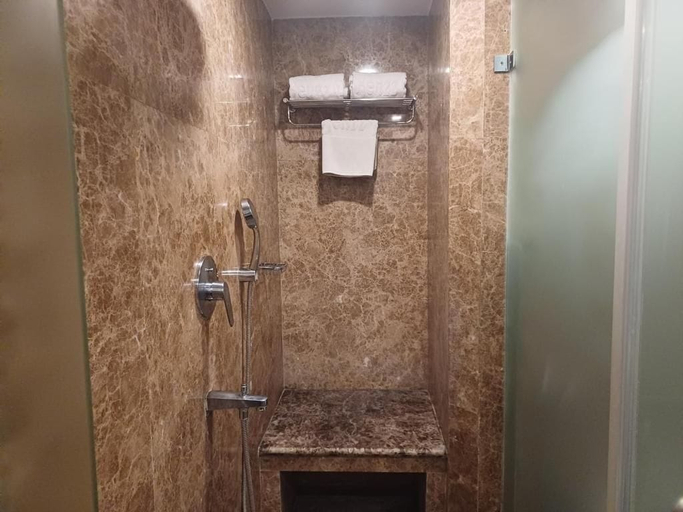 Bathroom 4, Benzz Park -Chennai, Chennai