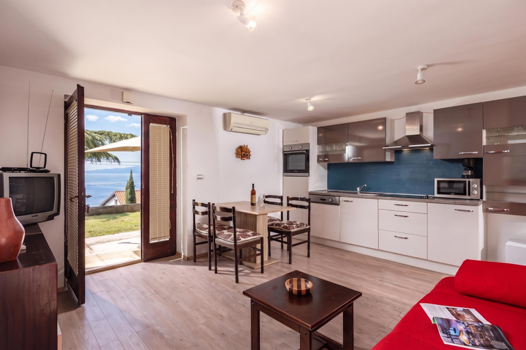 Others 4, The Wave - Apt With Seaview and Garden, Kostrena