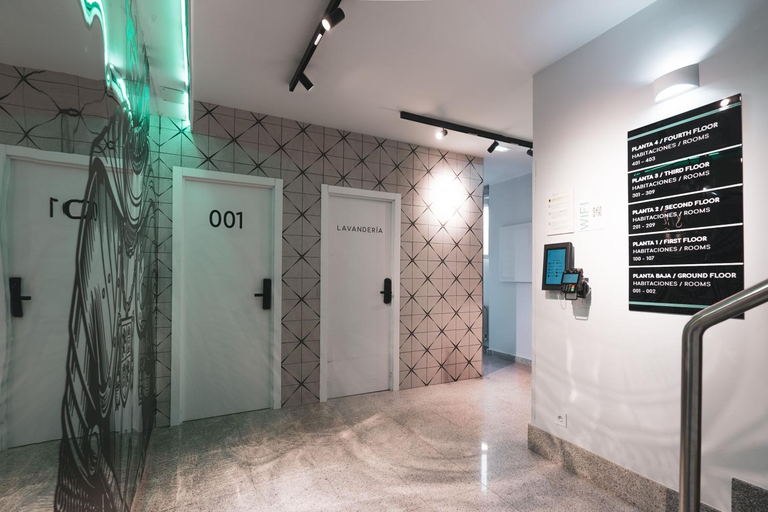 Public Area 2, Hostal Guzman El Bueno by gaiarooms, León