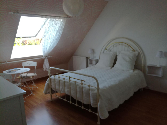 Bedroom 3, Chambre Rose Blanche, Sarthe