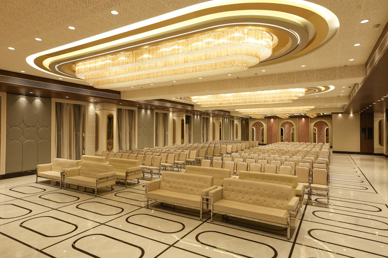 Business Facilities, Le Vivanta, Palghar