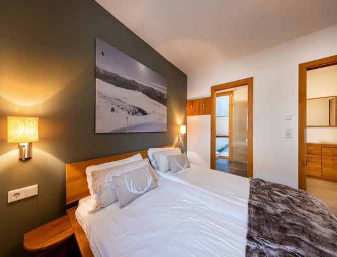 Bedroom 2, Sunlit Alpine Apartment in Neukirchen, Zell am See