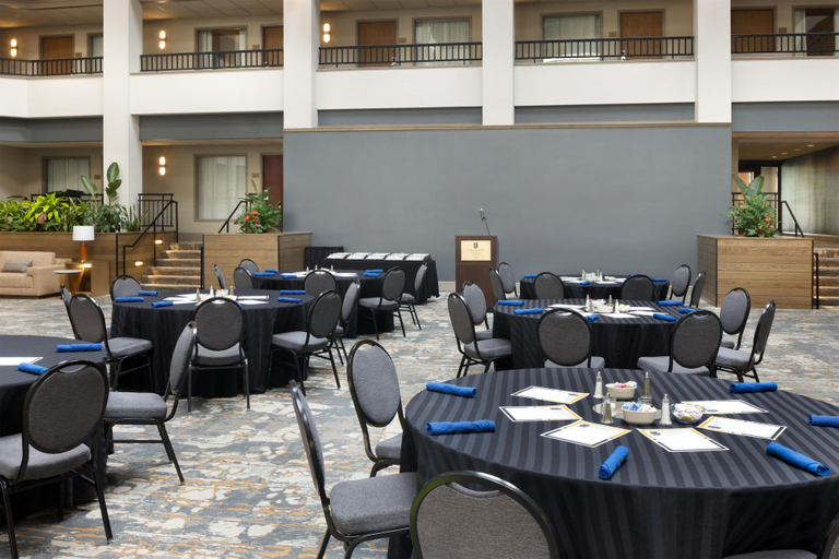 Food & Drinks 5, Embassy Suites by Hilton Lexington/UK Coldstream, Fayette