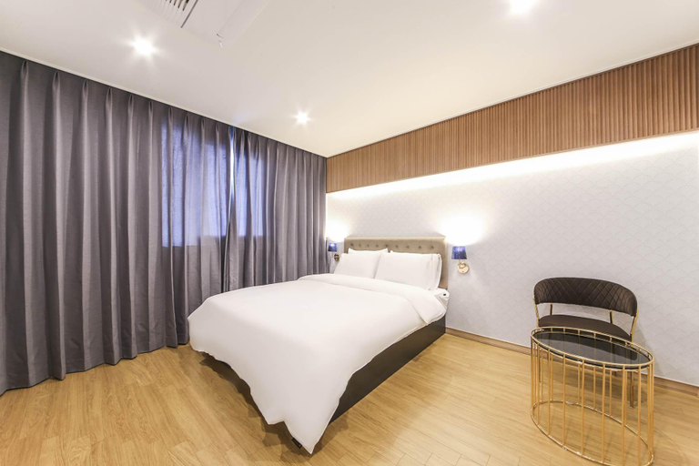 Bedroom 2, Busan Sasang Nakdongdaero Brown Dot, Sasang