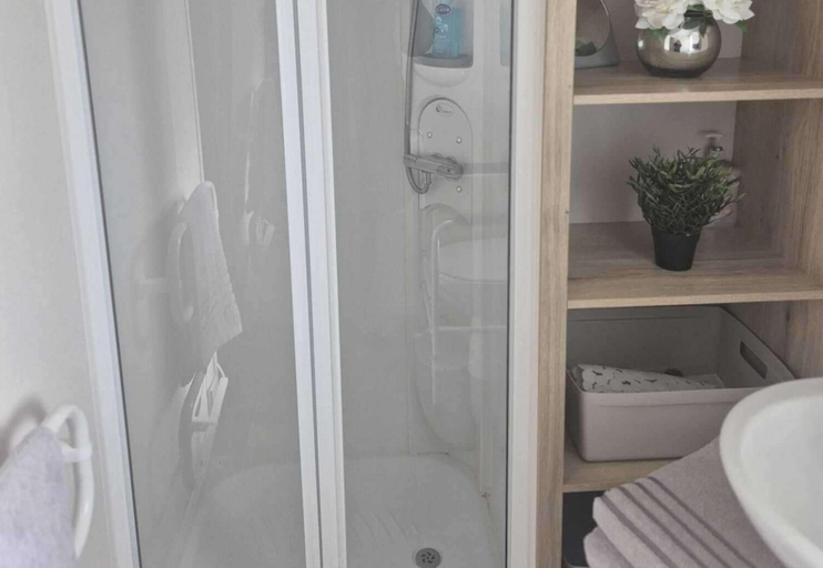 Others 4, Seaside Cabin - Sleeps 8 - Parking - Balcony, Lincolnshire