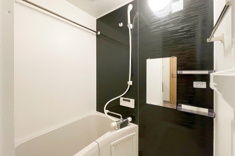 Bathroom 3, SEED Tanimachi 6-chome なんば-心斎橋エリア, Osaka