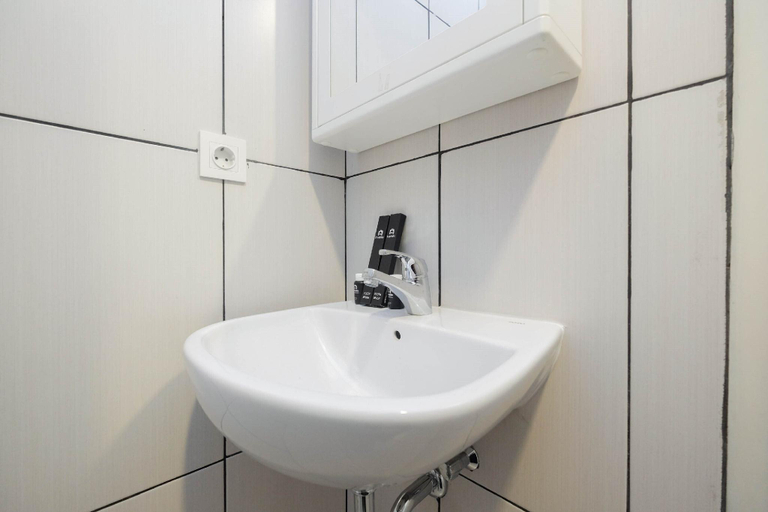 Others 5, Modern and Spacious Studio Grand Kamala Lagoon Apartment, Bekasi