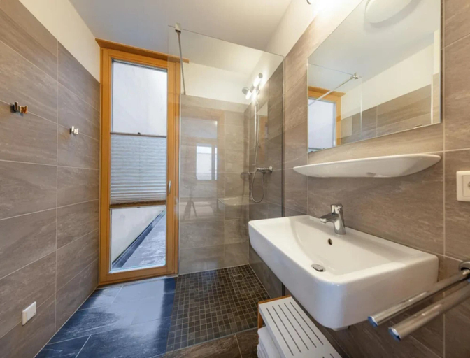 Bathroom 3, Sunlit Alpine Apartment in Neukirchen, Zell am See