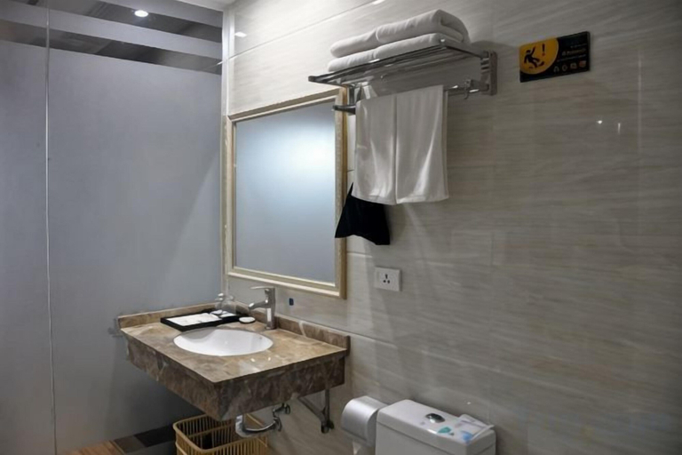 Bathroom 4, Xuan En Jingyi Sunshine Inn, Enshi Tujia and Miao