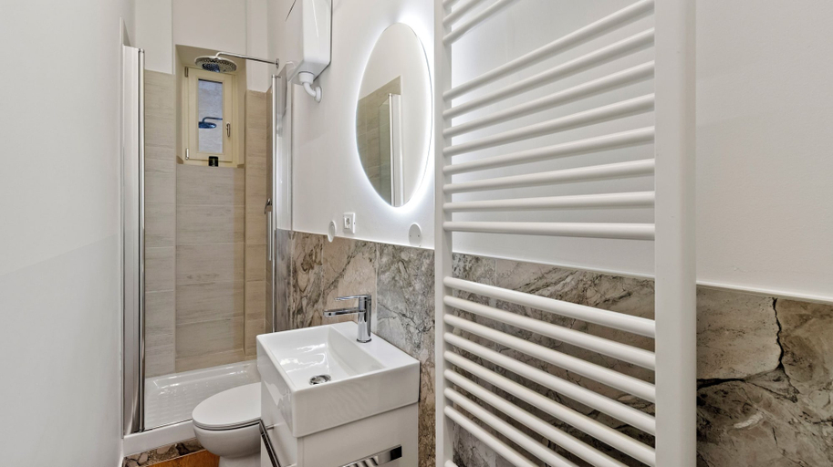 Others 2, Tiffany - Netflix, Disney, per 8pp con Garage Box, Trieste