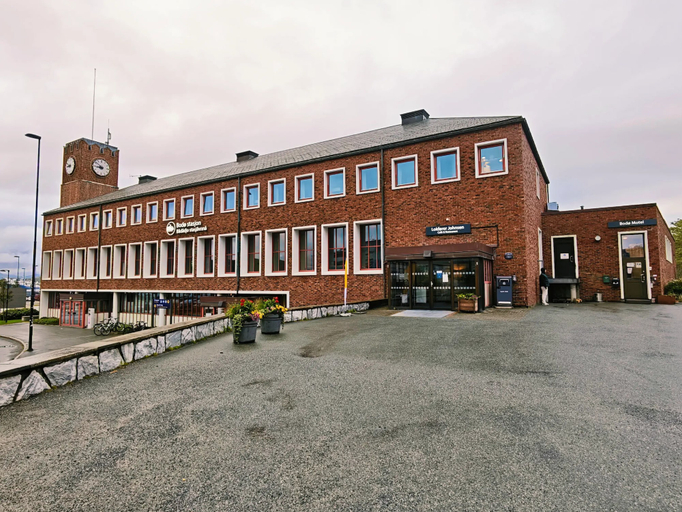 Exterior & Views