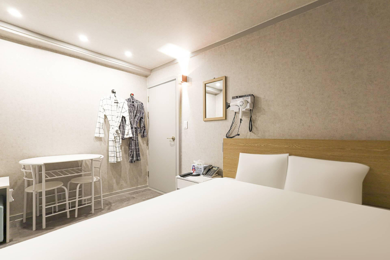 Bedroom 2, Sillim Aram, Gwanak
