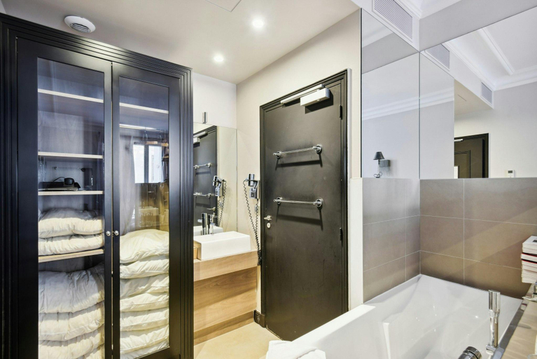 Bathroom 4, Hôtel Le Paris Singulier, Paris