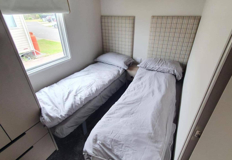 Others 2, Sleeps6-familyfriendly-flamingoland-pool, North Yorkshire