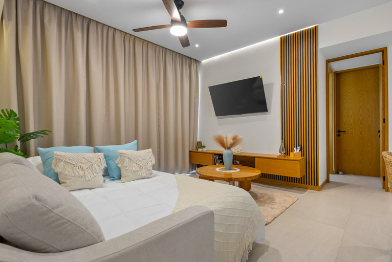 Others 4, 2BR Condo Near the Ocean With Pool, Gym, Wifi & Balcony, Compostela