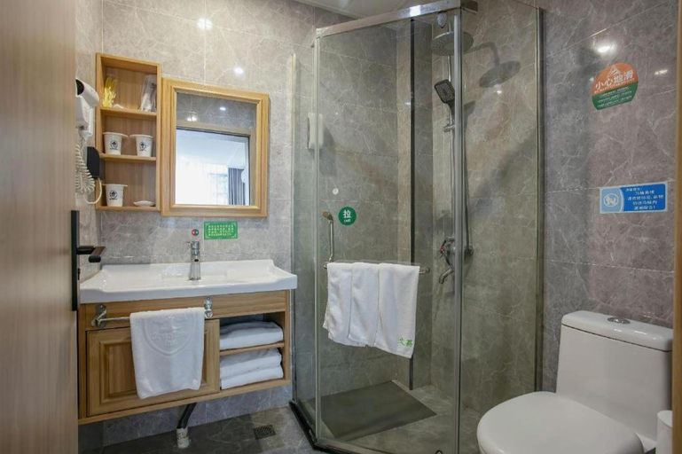 Bathroom 5, GreenTree Inn Yangzhou Slender West Lake Wencheng Attic Express Hotel, Yangzhou