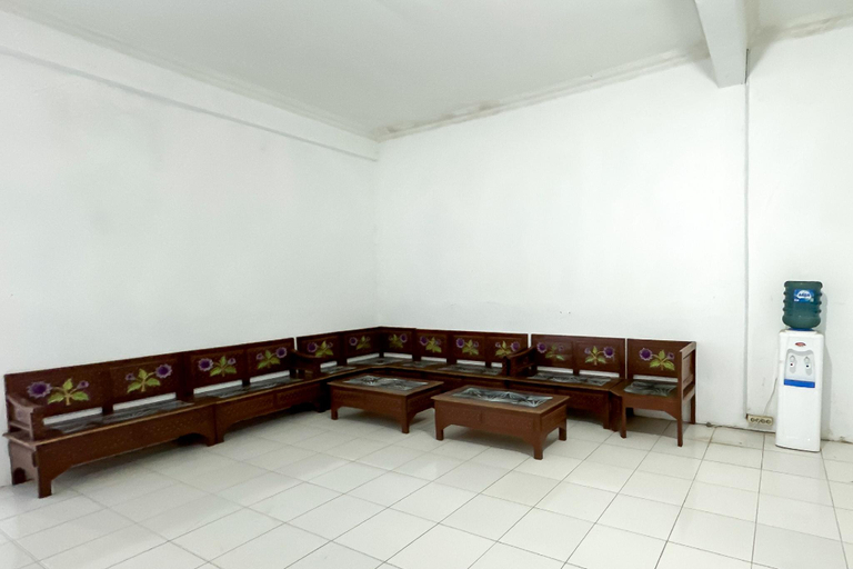 Public Area, RedDoorz Syariah @ Neu Hostel Cisarua Lembang, Bandung