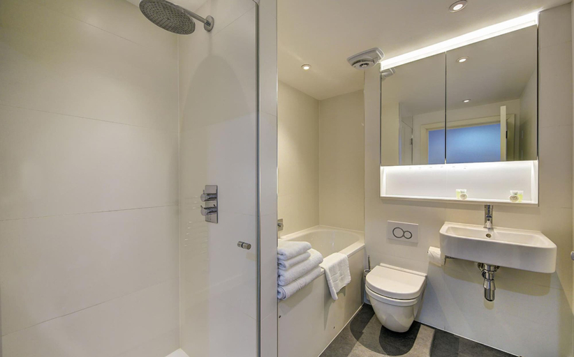 Bathroom 4, London Bridge Apartments, London