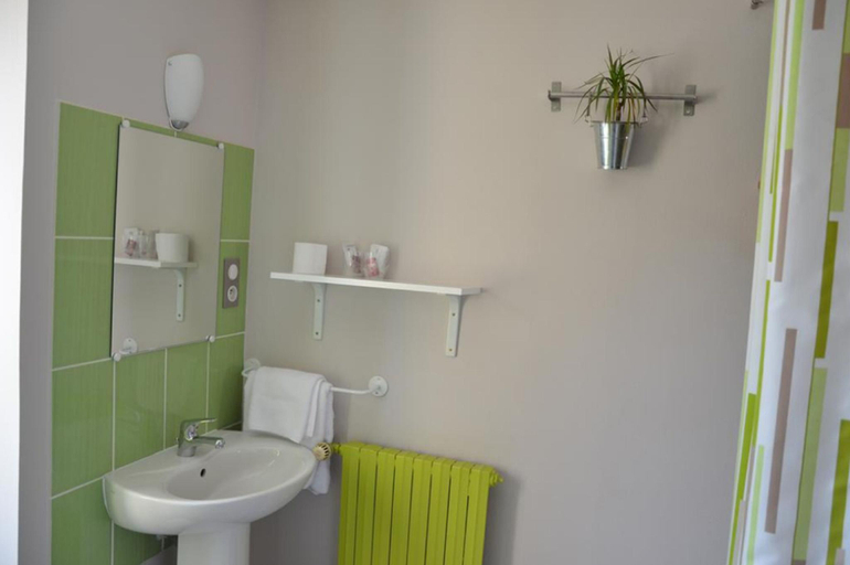 Bathroom 5, Hotel Restaurant Rive Gauche, Morbihan